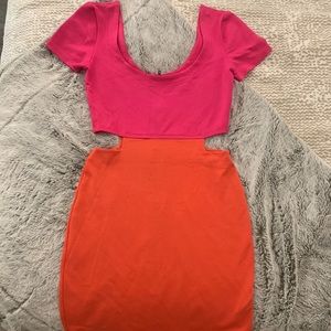 UO Color block mini dress 💗🧡